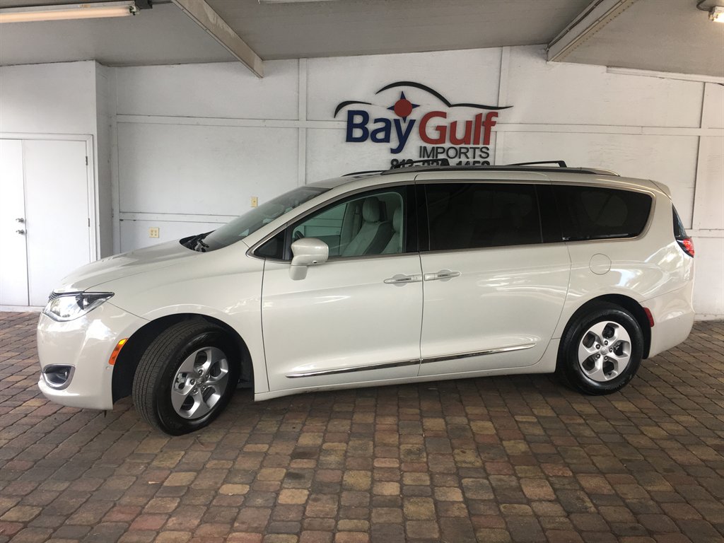 2017 Chrysler Pacifica Touring-L Plus